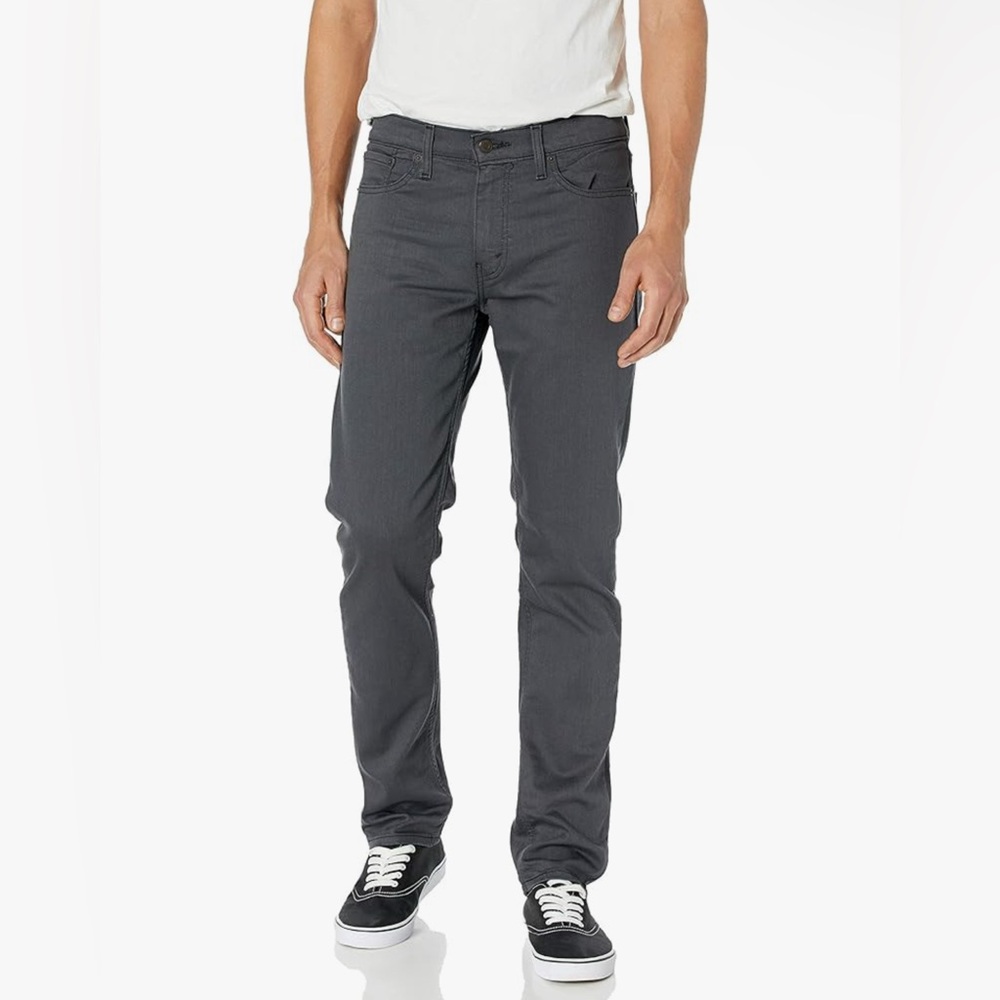 Levi's Black Slim Jeans with Sleek Design